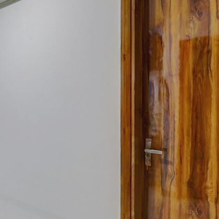 Collection O The Doors Near Appu Ghar Hotel Gurgaon Exterior foto