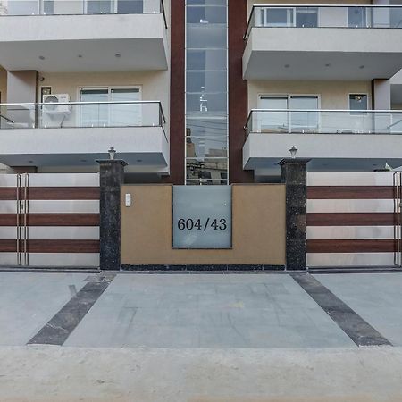 Collection O The Doors Near Appu Ghar Hotel Gurgaon Exterior foto