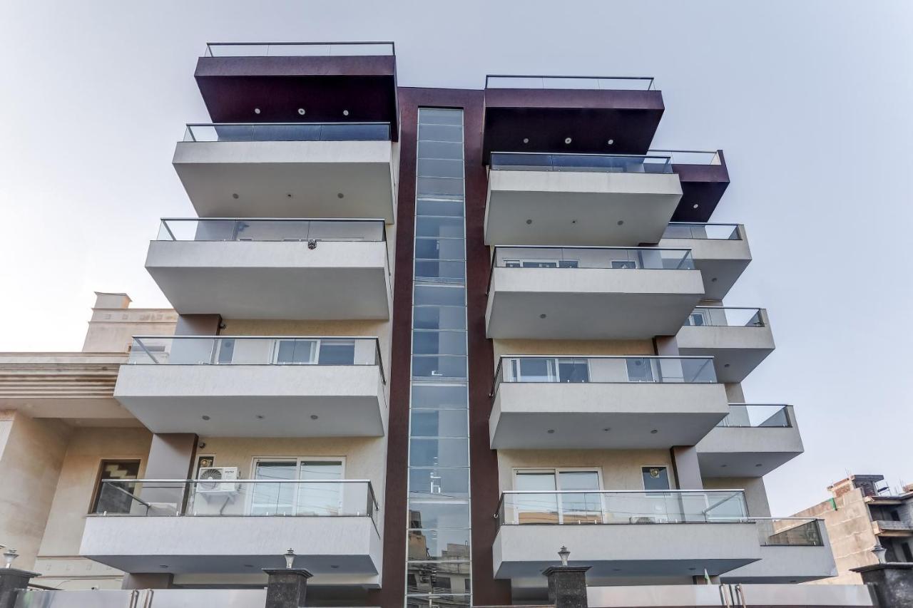 Collection O The Doors Near Appu Ghar Hotel Gurgaon Exterior foto