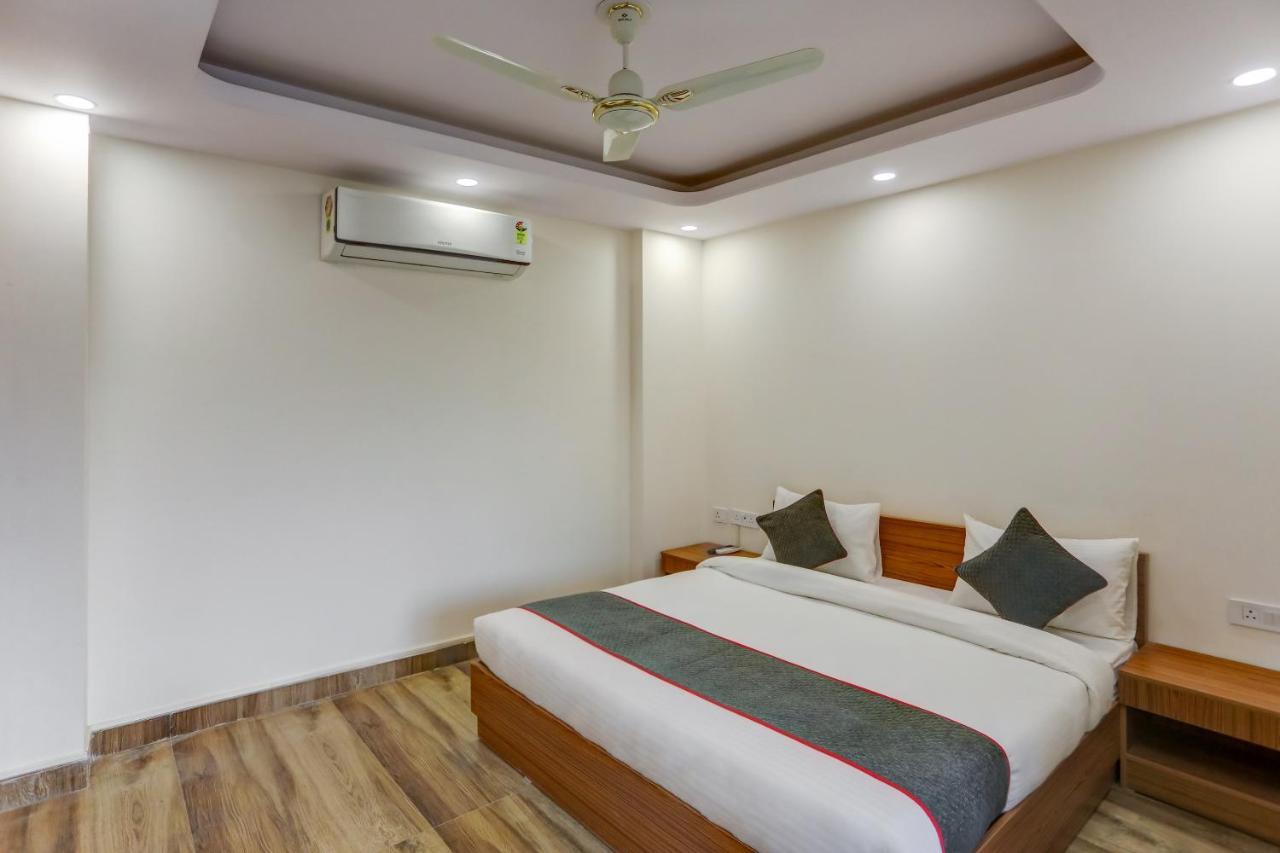 Collection O The Doors Near Appu Ghar Hotel Gurgaon Exterior foto