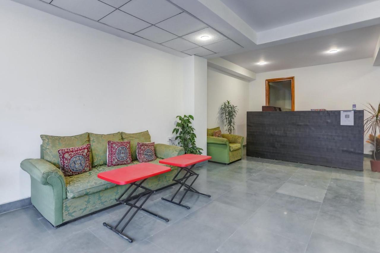Collection O The Doors Near Appu Ghar Hotel Gurgaon Exterior foto