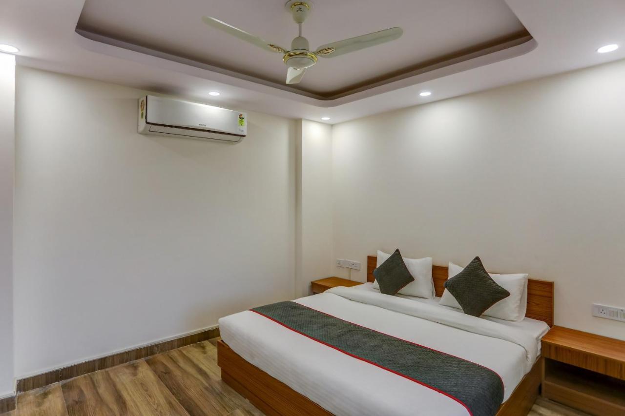 Collection O The Doors Near Appu Ghar Hotel Gurgaon Exterior foto