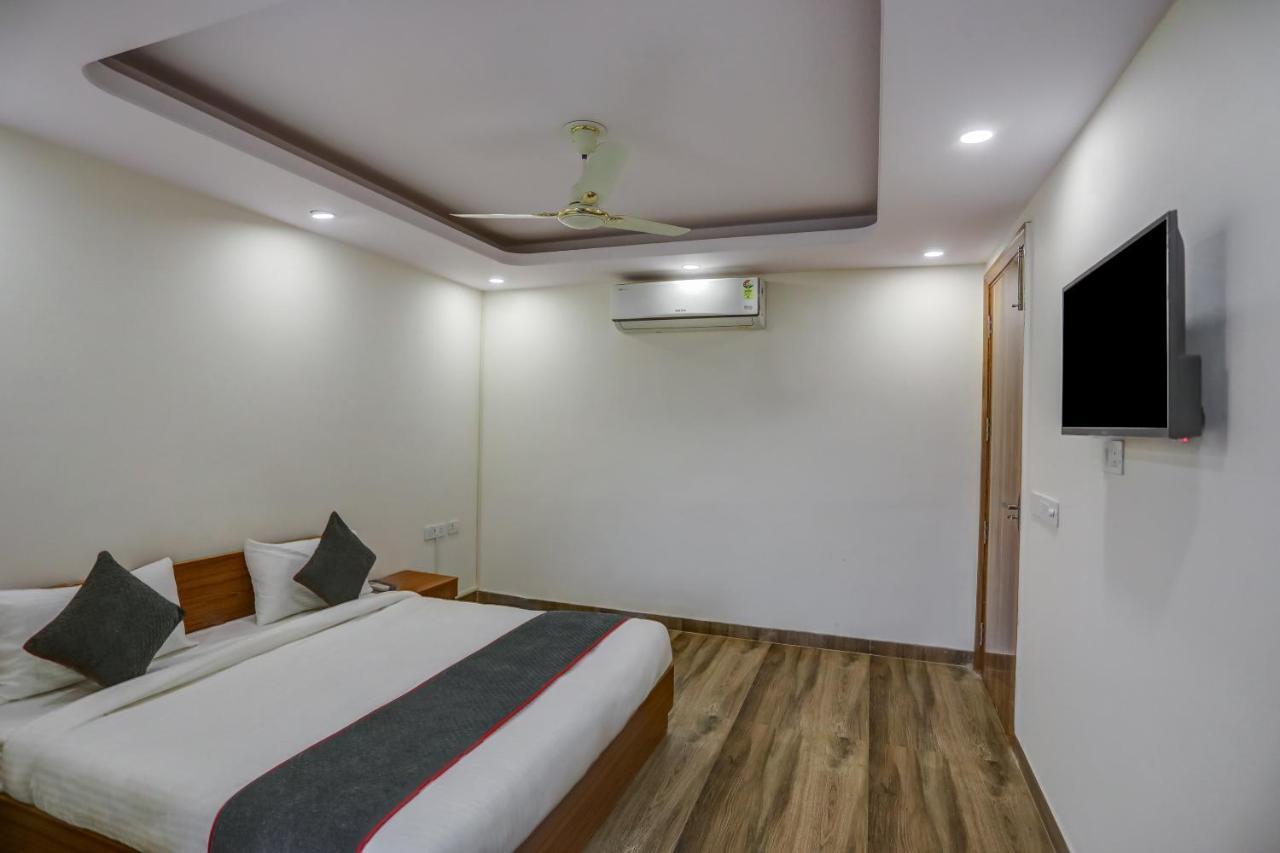 Collection O The Doors Near Appu Ghar Hotel Gurgaon Exterior foto