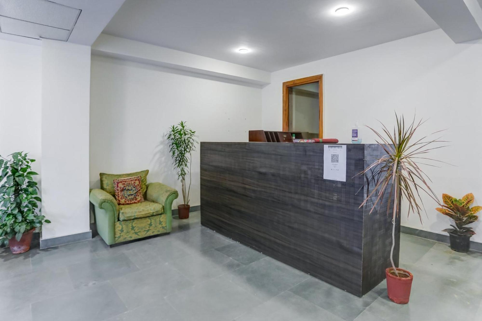 Collection O The Doors Near Appu Ghar Hotel Gurgaon Exterior foto