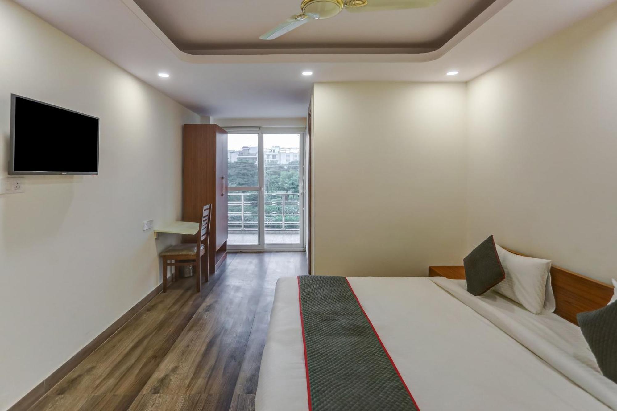 Collection O The Doors Near Appu Ghar Hotel Gurgaon Exterior foto