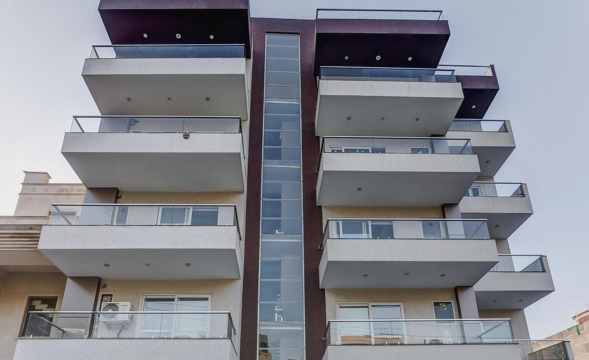 Collection O The Doors Near Appu Ghar Hotel Gurgaon Exterior foto