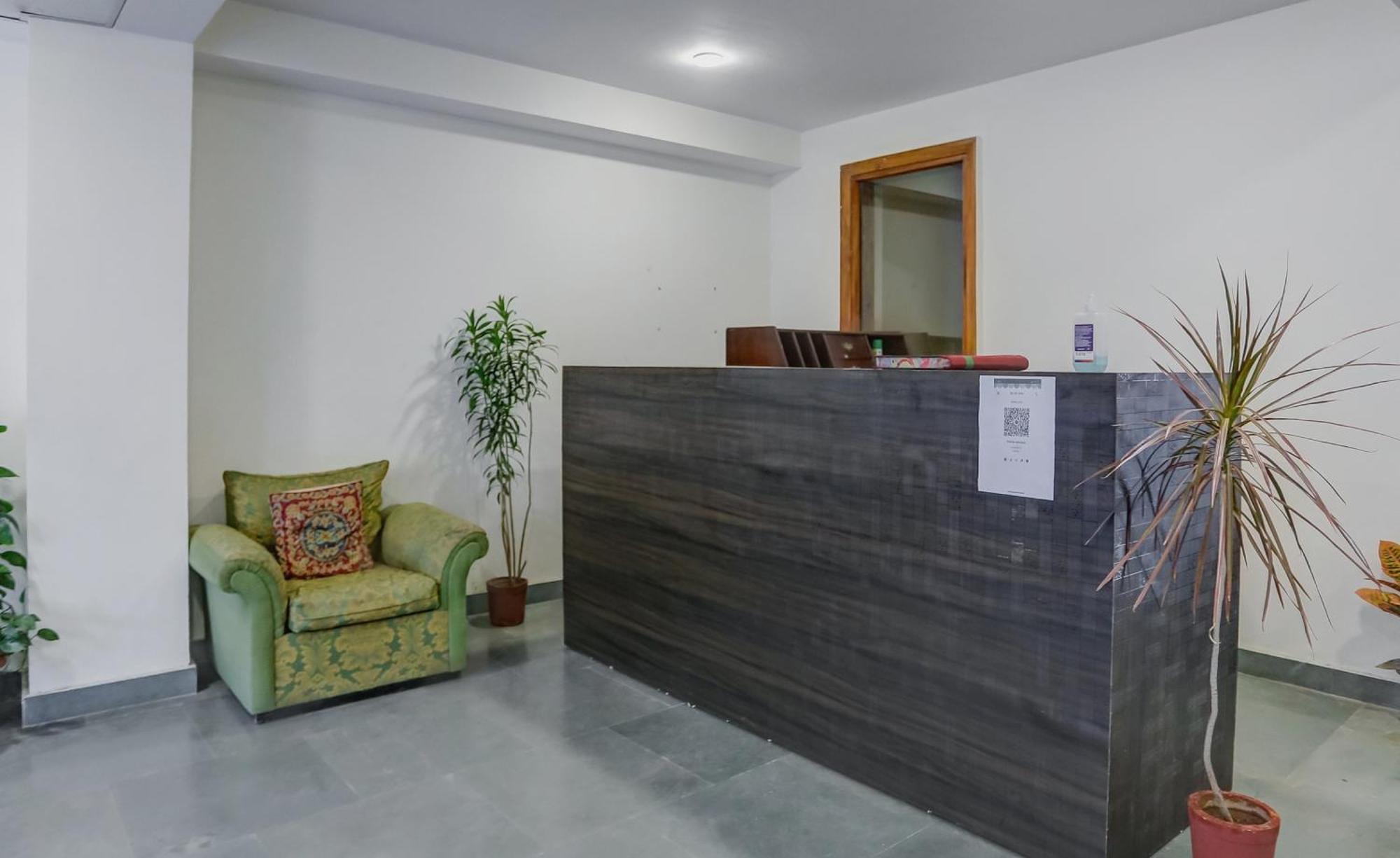 Collection O The Doors Near Appu Ghar Hotel Gurgaon Exterior foto