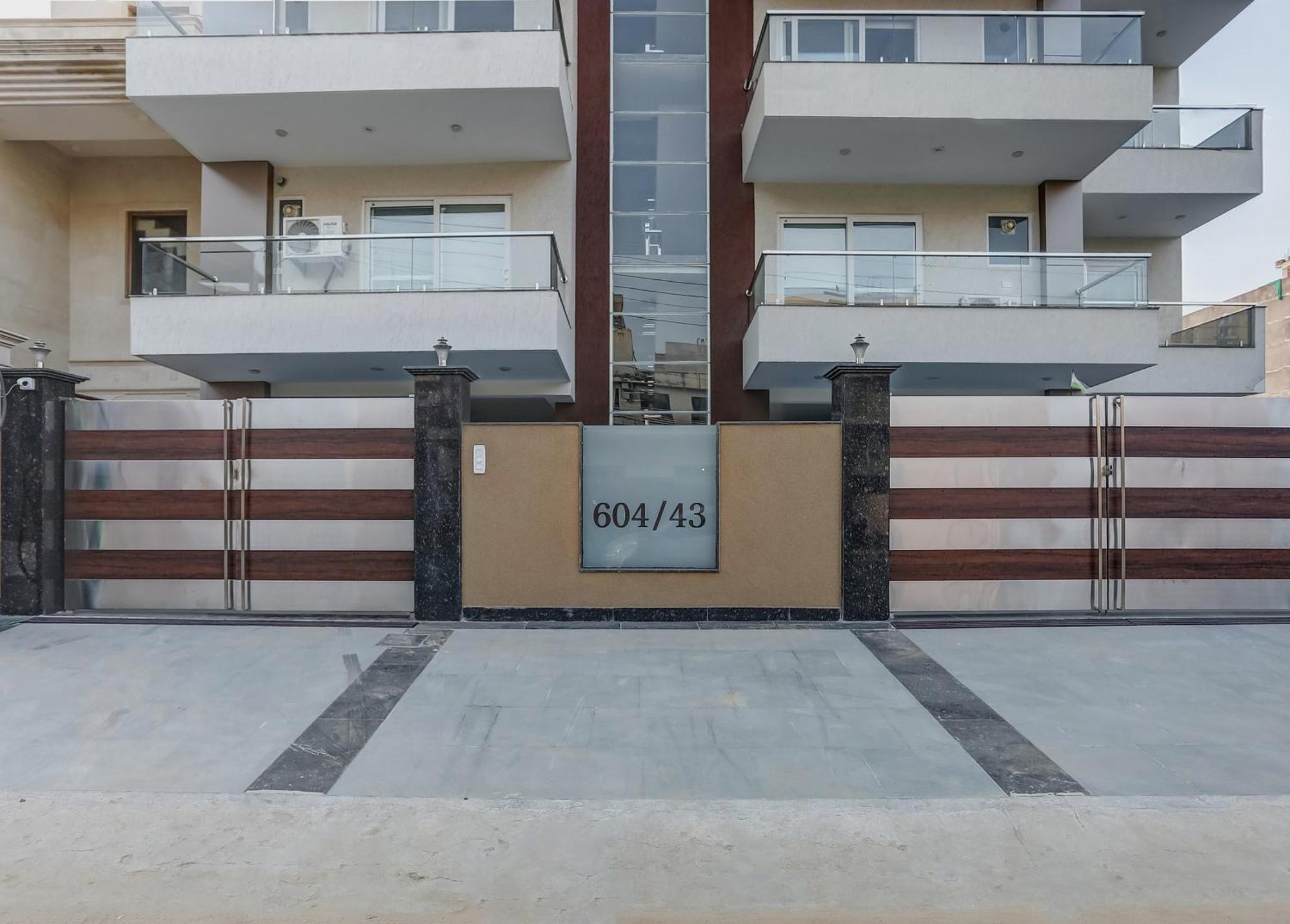 Collection O The Doors Near Appu Ghar Hotel Gurgaon Exterior foto